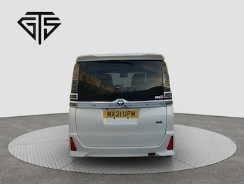 Used Toyota Voxy 2021 for sale - 77162037: Photo