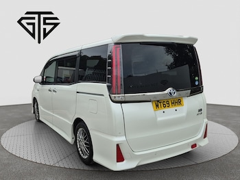 Used Toyota Noah 2019 for sale - 75560349: Photo