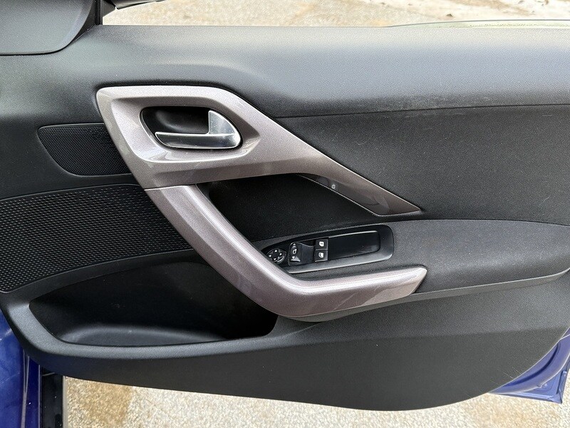 Used Peugeot 2008 2014 for sale - 76047085: Photo 15
