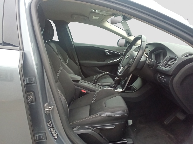 Used Volvo V40 2017 for sale - 76320072: Photo 10