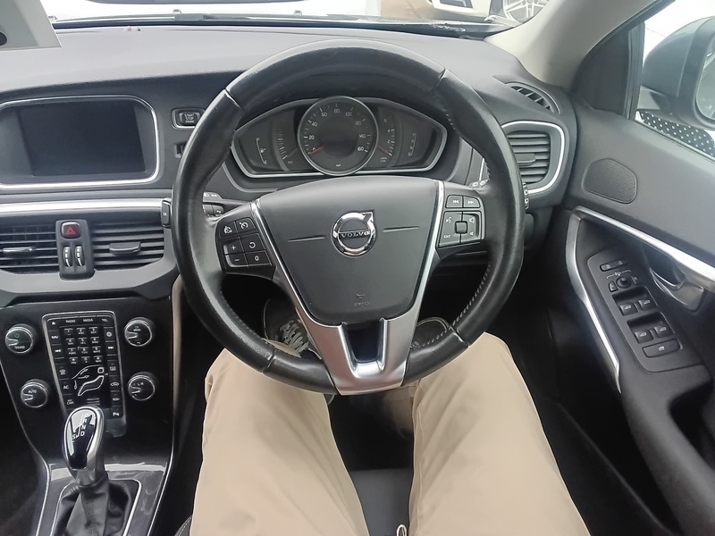 Used Volvo V40 2017 for sale - 76320072: Photo 9
