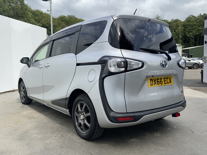 Used Toyota Sienta 2024 for sale - 76047057: Photo 4