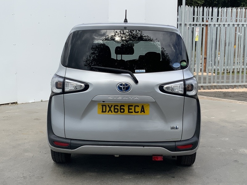 Used Toyota Sienta 2024 for sale - 76047057: Photo 5