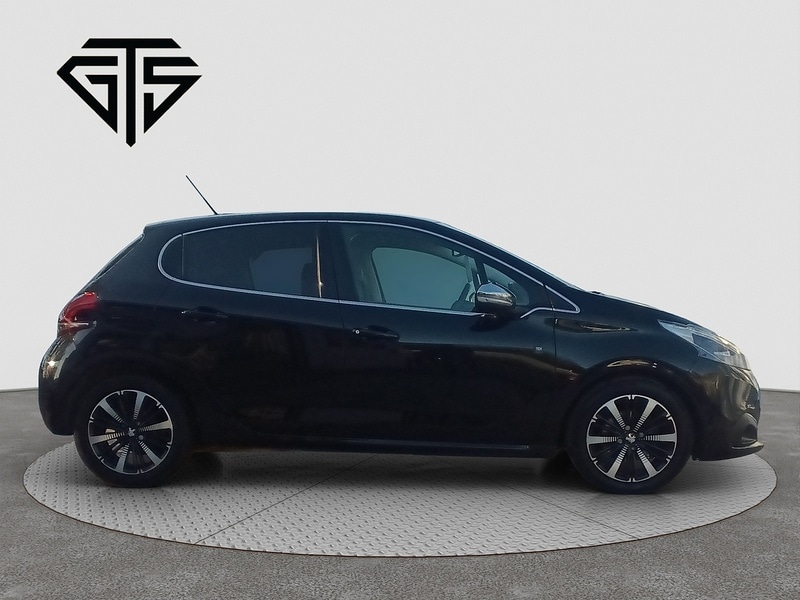 Used Peugeot 208 2019 for sale - 76694297: Photo 2