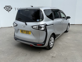 Used Toyota Sienta 2017 for sale - 76047032: Photo