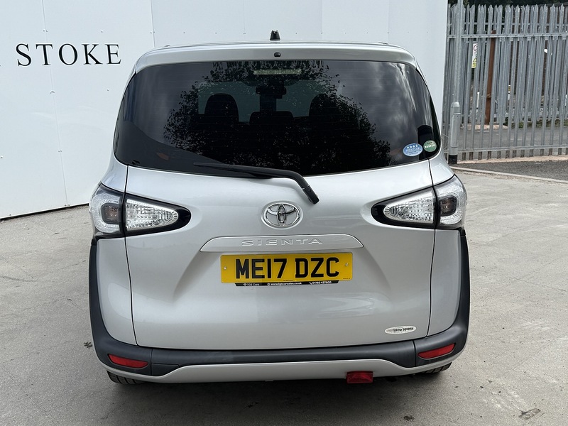 Used Toyota Sienta 2025 for sale - 76047032: Photo 4
