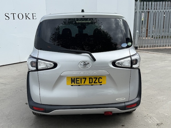 Used Toyota Sienta 2025 for sale - 76047032: Photo 4