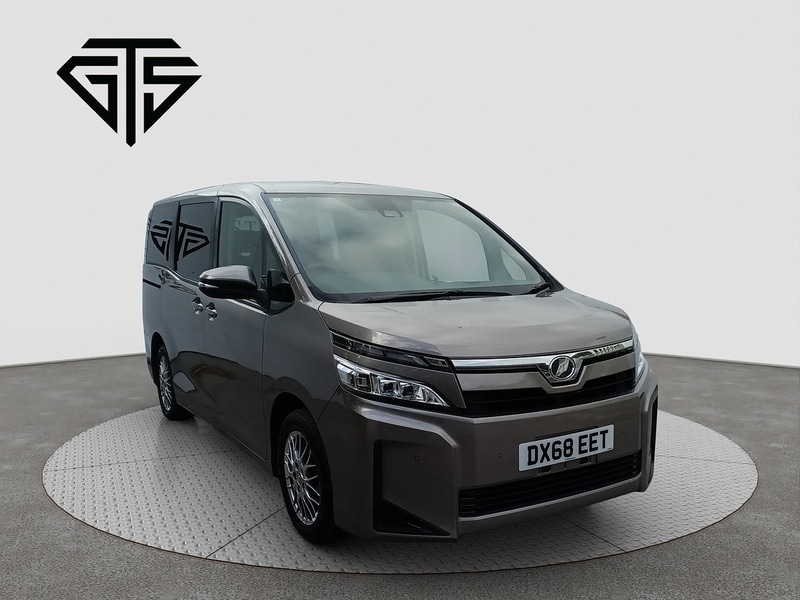 Used Toyota Voxy for sale - 76232380: Photo 1