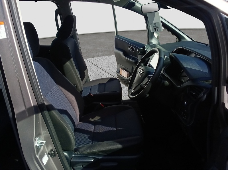 Used Toyota Voxy for sale - 76232380: Photo 10