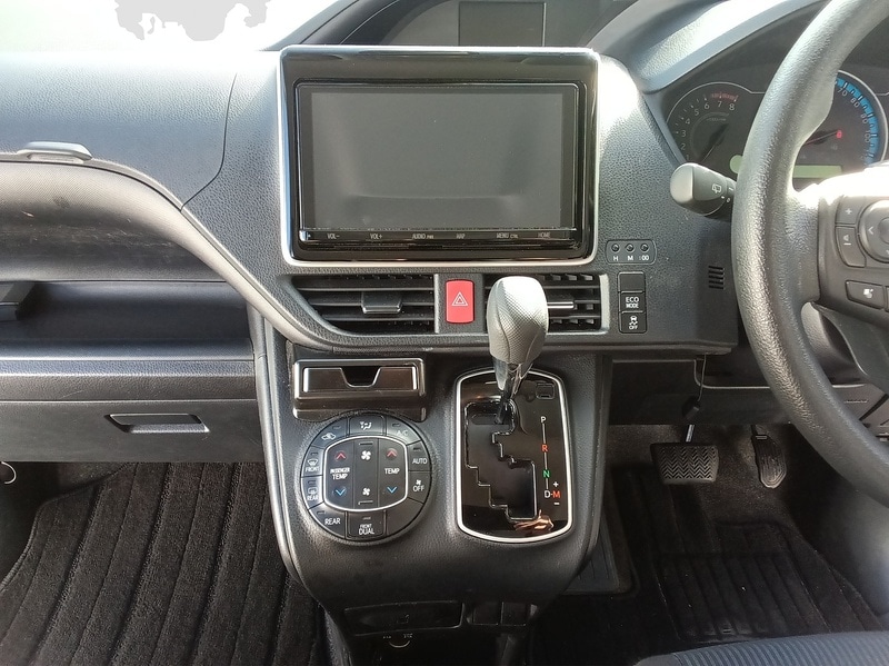 Used Toyota Voxy for sale - 76232380: Photo 15