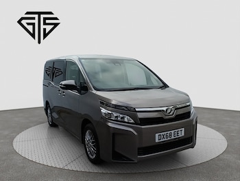 Used Toyota Voxy 2019 for sale - 76232380: Photo