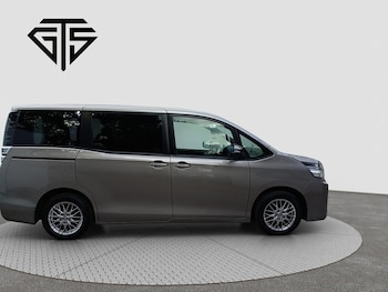 Used Toyota Voxy 2019 for sale - 76232380: Photo