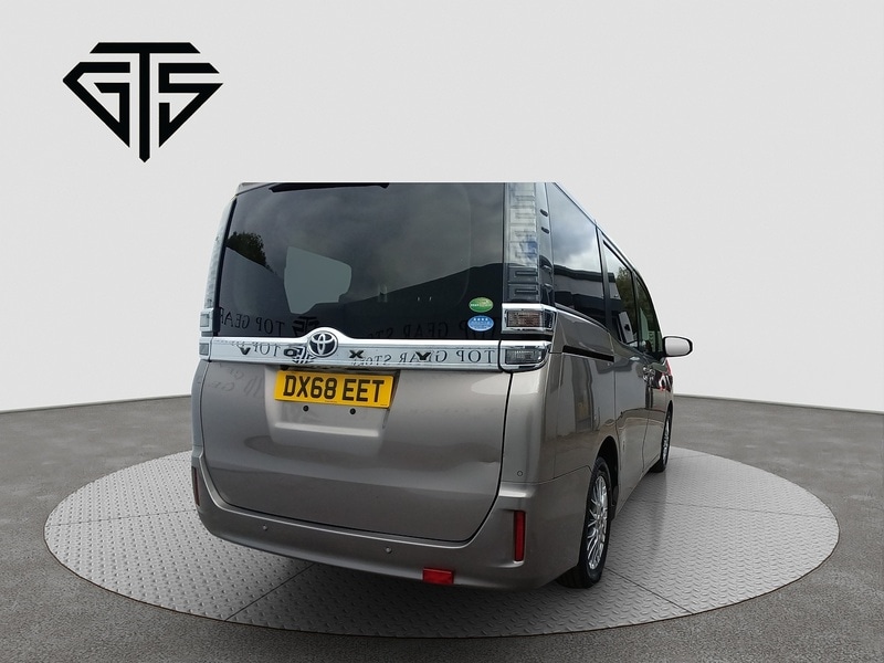 Used Toyota Voxy for sale - 76232380: Photo 3