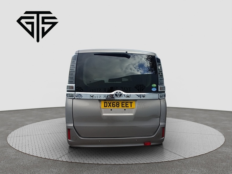 Used Toyota Voxy for sale - 76232380: Photo 4