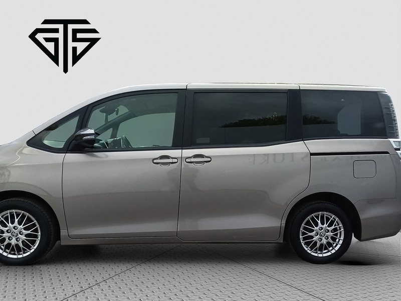 Used Toyota Voxy for sale - 76232380: Photo 5