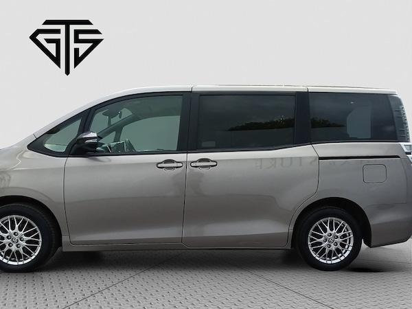 Used Toyota Voxy for sale - 76232380: Photo 5