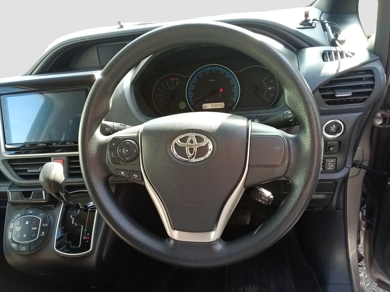 Used Toyota Voxy for sale - 76232380: Photo 8