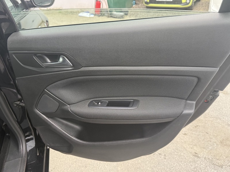 Used Peugeot 308 2018 for sale - 76047087: Photo 16