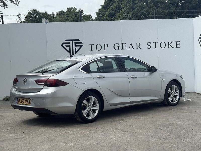 Used Vauxhall Insignia 2020 for sale - 76047018: Photo 2
