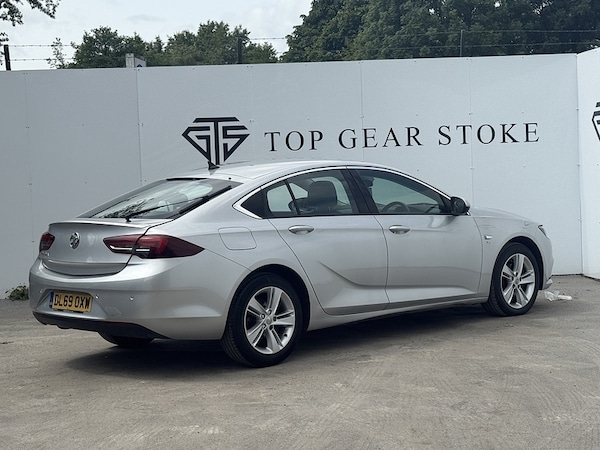 Used Vauxhall Insignia 2020 for sale - 76047018: Photo 2