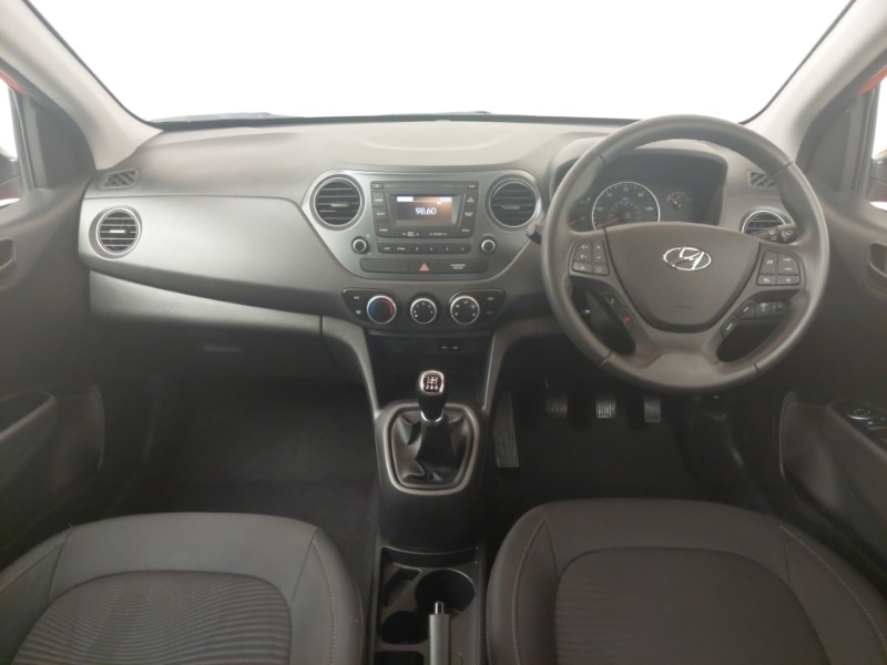 Used Hyundai i10 2018 for sale - 77265704: Photo 2