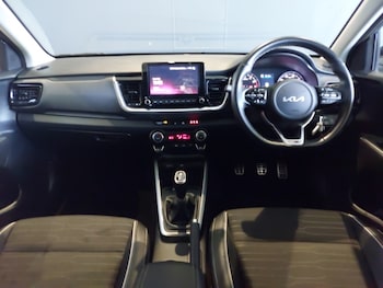 Used Kia Stonic 2022 for sale - 76414571: Photo