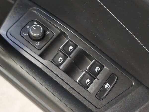 Used Volkswagen T-Roc 2023 for sale - 75680501: Photo 12