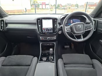 Used Volvo XC40 2025 for sale - 79452339: Photo