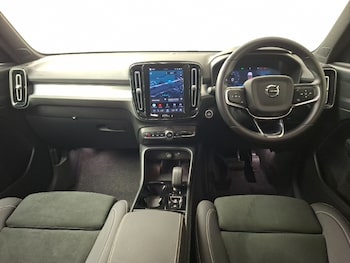 Used Volvo XC40 2025 for sale - 79025520: Photo