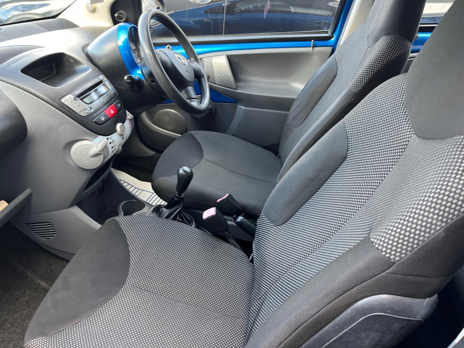 Used Toyota AYGO 2010 for sale - 76548084: Photo 3