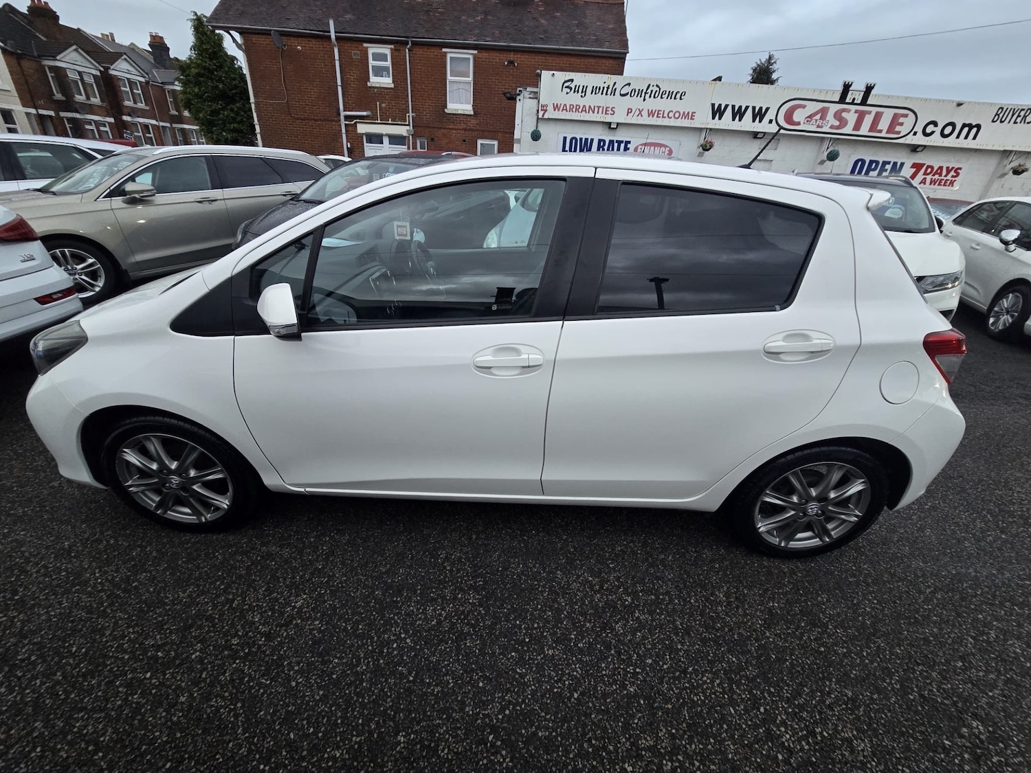 Used Toyota Yaris 2012 for sale - 76518268: Photo 6