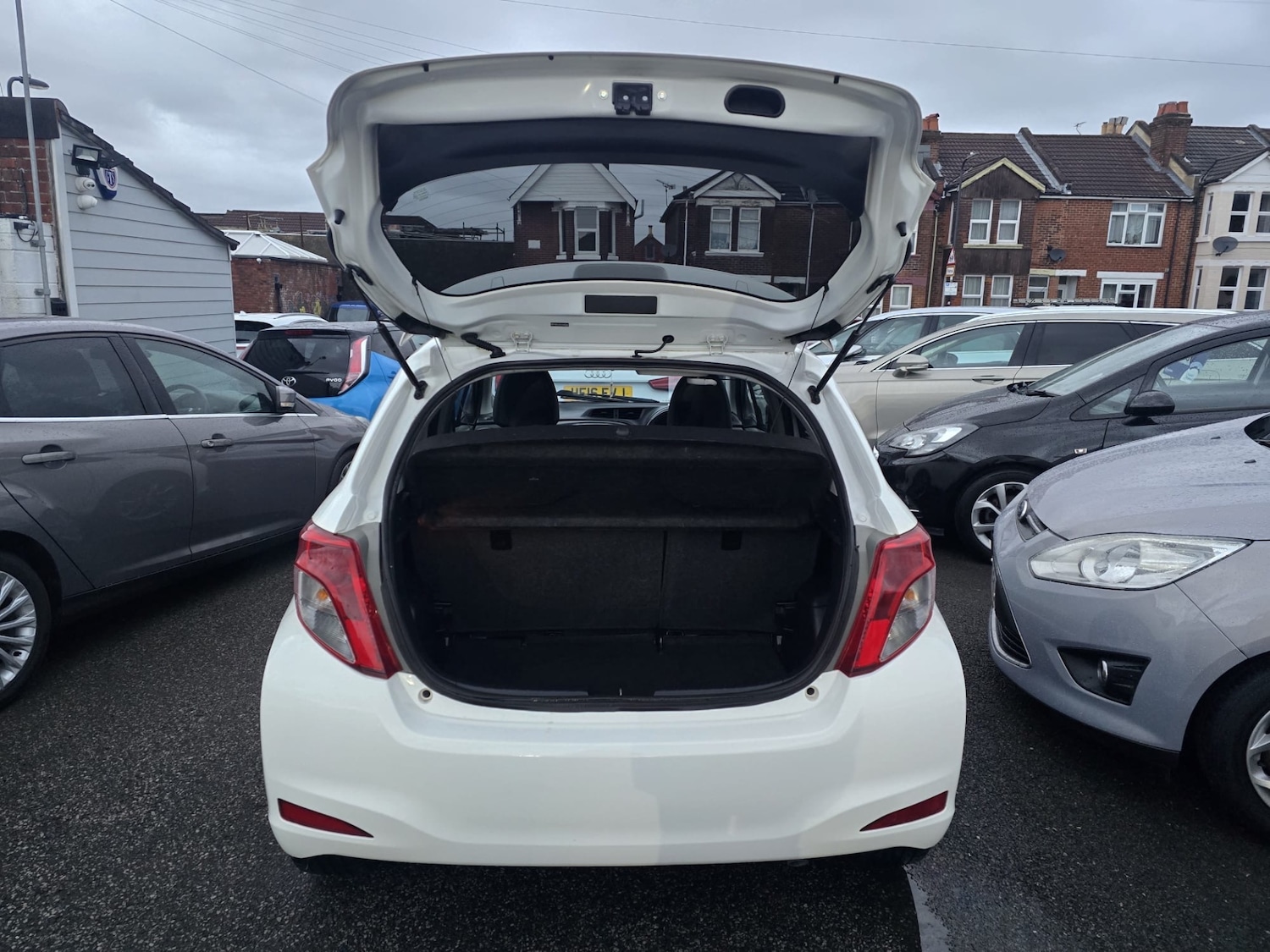 Used Toyota Yaris 2012 for sale - 76518268: Photo 9