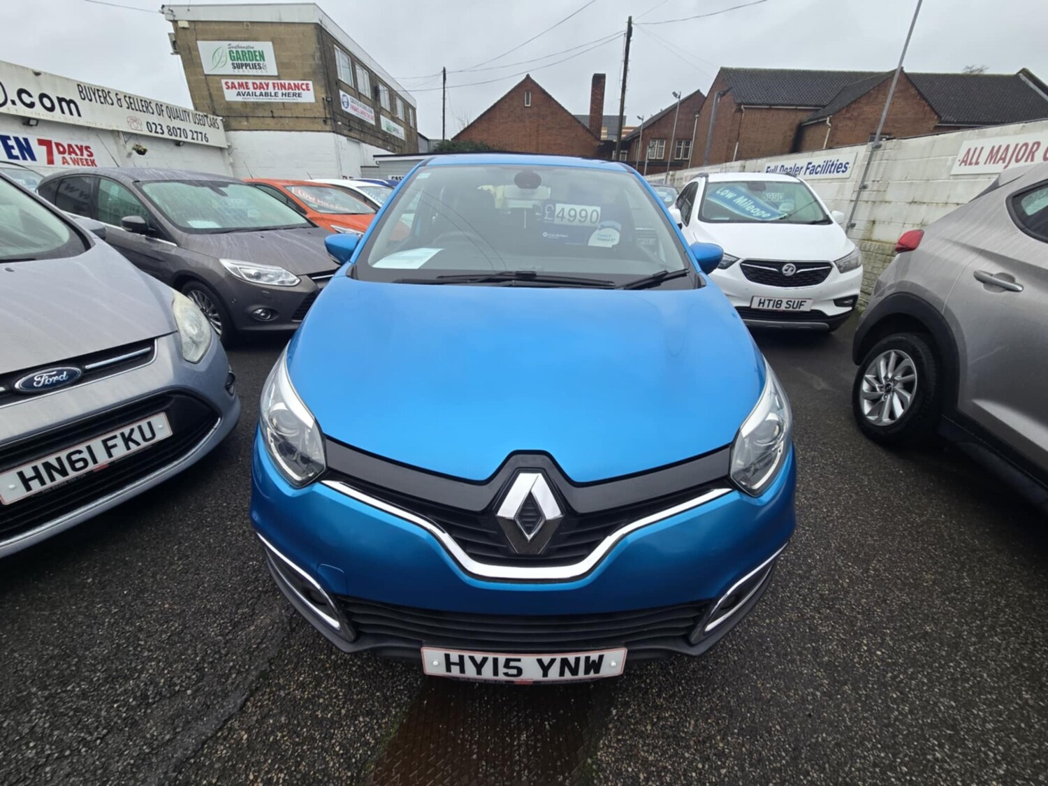 Used Renault Captur 2015 for sale - 76943504: Photo 2