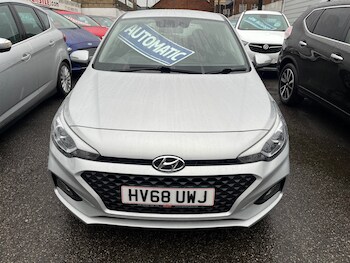 Used Hyundai i20 2018 for sale - 77154314: Photo
