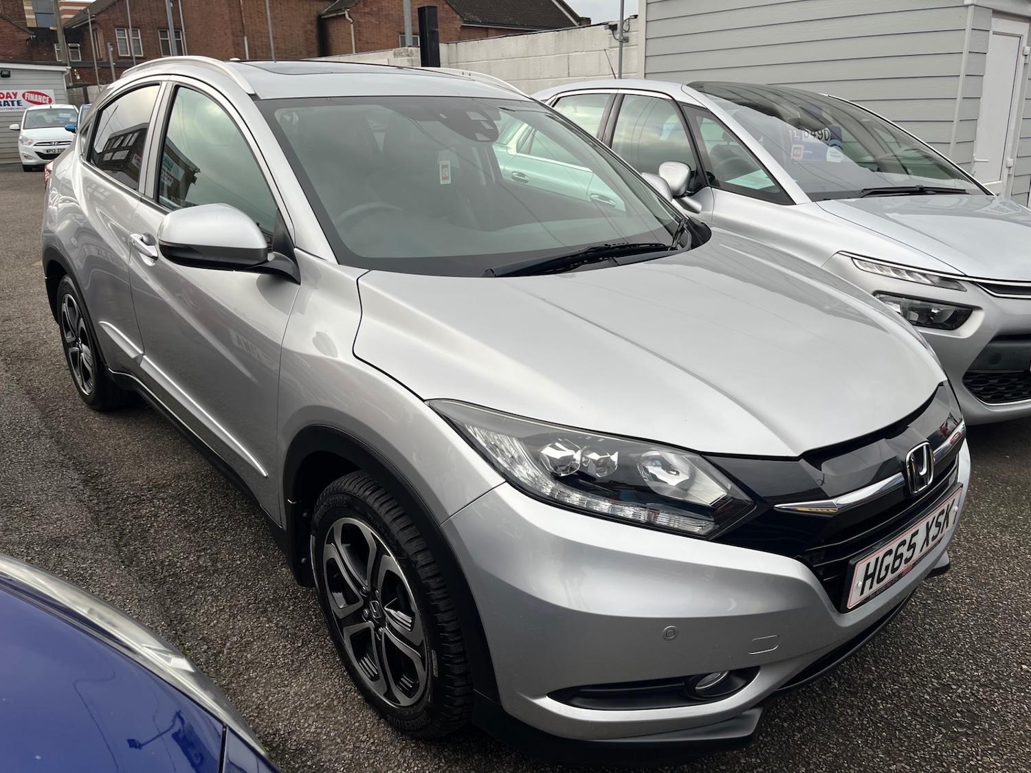 Used Honda HR-V 2016 for sale - 76835944: Photo 2