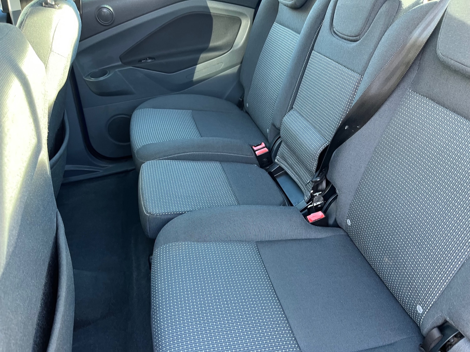 Used Ford Grand C-Max 2015 for sale - 76232205: Photo 6