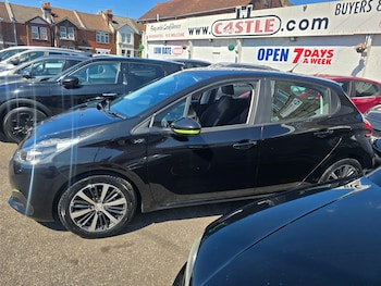 Used Peugeot 208 2016 for sale - 79459536: Photo