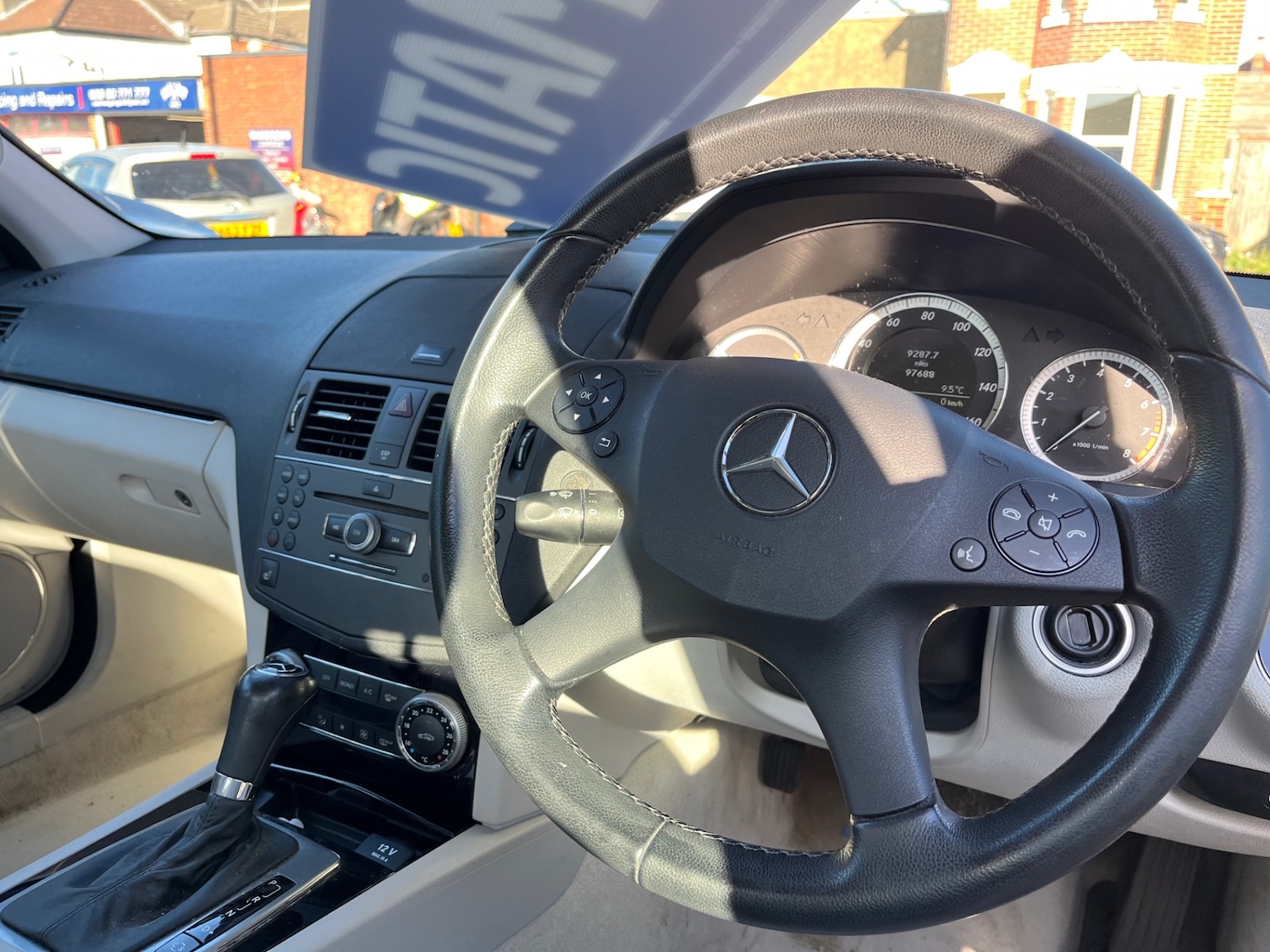 Used Mercedes-Benz C Class 2010 for sale - 77985100: Photo 9