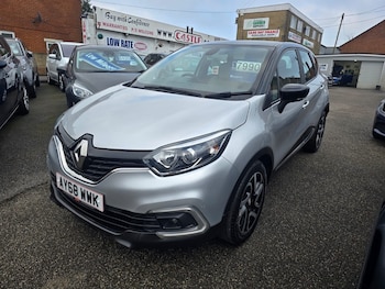 Used Renault Captur 2018 for sale - 77682124: Photo
