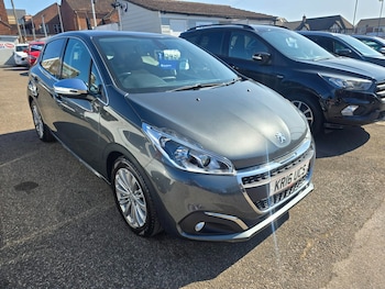 Used Peugeot 208 2016 for sale - 79311841: Photo