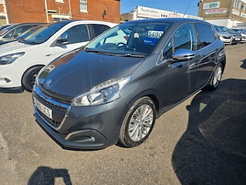 Used Peugeot 208 2016 for sale - 79311841: Photo