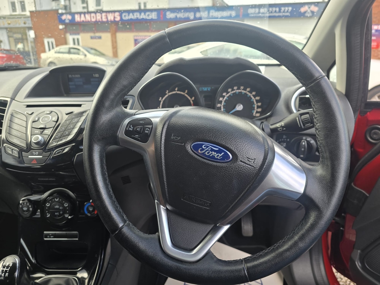 Used Ford Fiesta 2015 for sale - 76232734: Photo 11