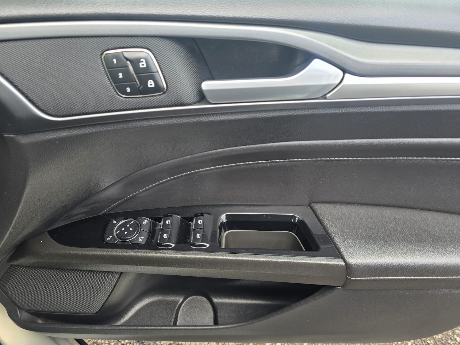 Used Ford Mondeo 2015 for sale - 76305689: Photo 18