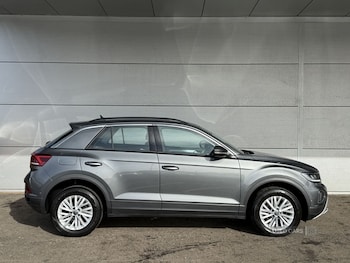 Used Volkswagen T-Roc 2023 for sale - 77684904: Photo