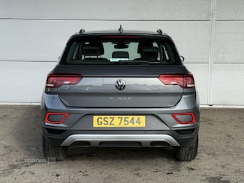 Used Volkswagen T-Roc 2023 for sale - 77684904: Photo