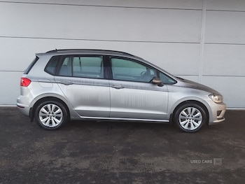 Used Volkswagen Golf SV 2017 for sale - 76887755: Photo