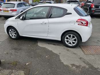 Used Peugeot 208 2015 for sale - 74841833: Photo