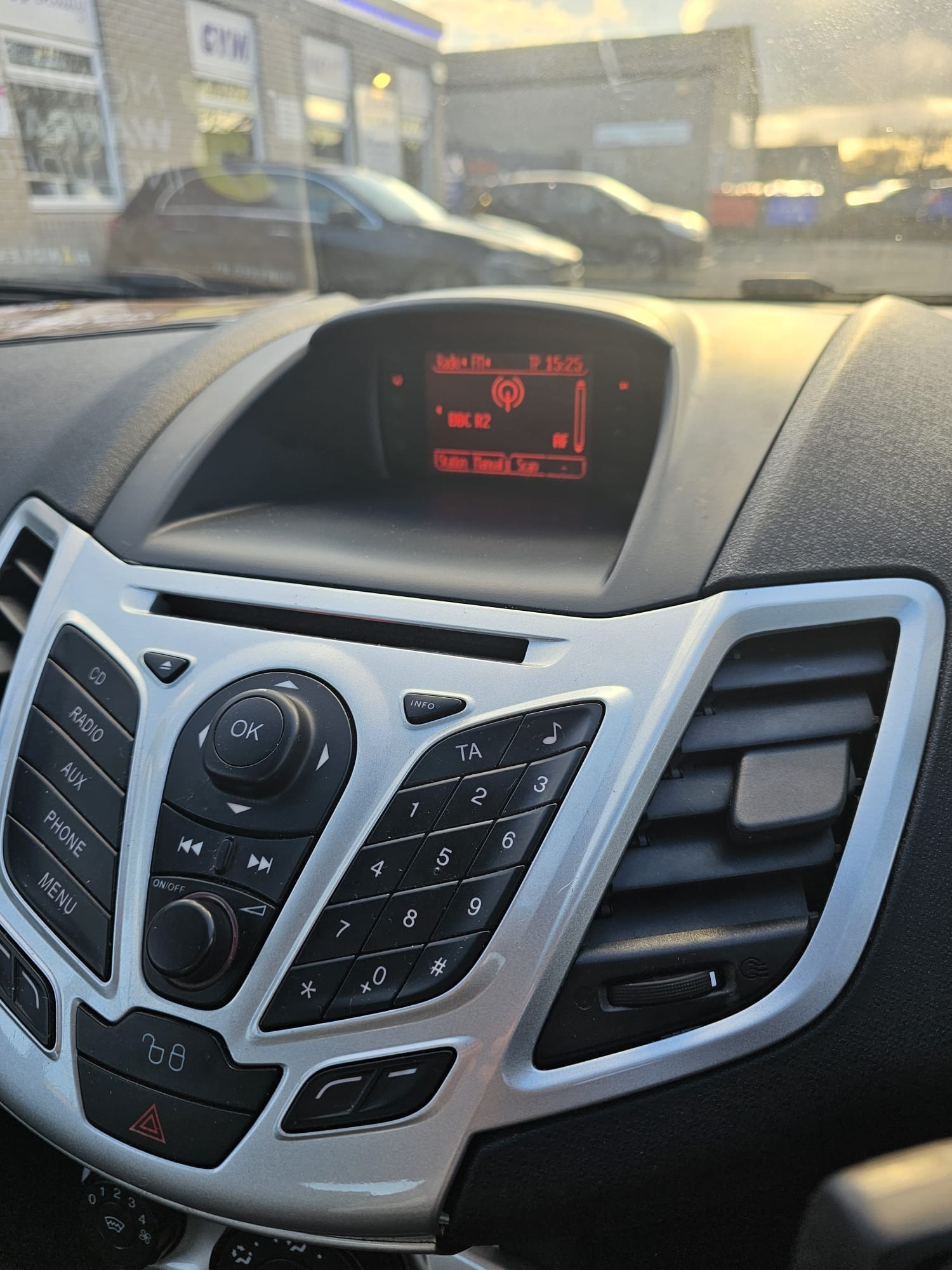 Used Ford Fiesta 2012 for sale - 76682668: Photo 12