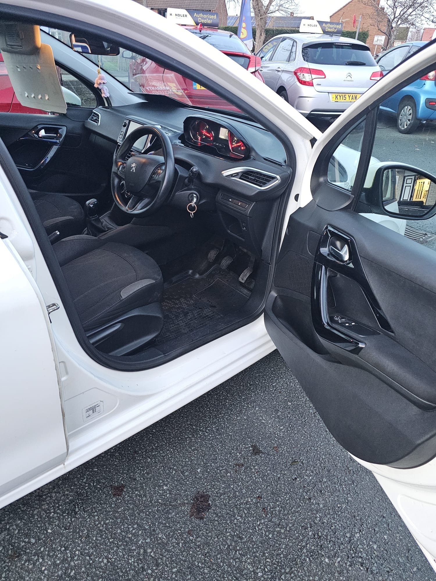 Used Peugeot 208 2014 for sale - 76916612: Photo 11