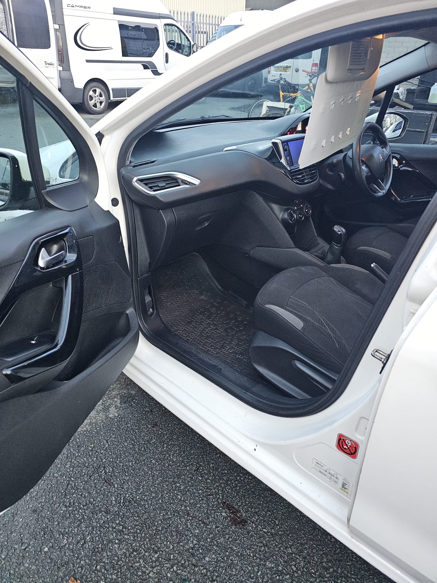 Used Peugeot 208 2014 for sale - 76916612: Photo 14